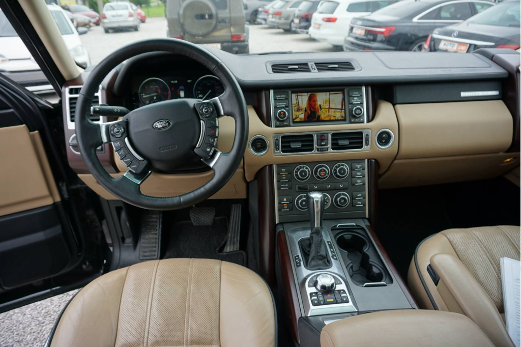 Land Rover Range Rover 4x4  200Kw top stav po servise